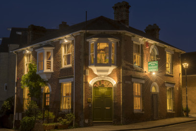 Exclusive Hire the Whole House (3 Bedrooms)