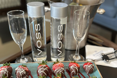 Champagne and Chocolate Dipped Strawberries