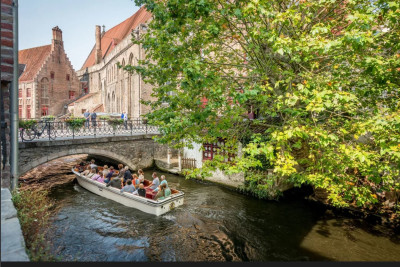 Enjoy a romantic boat trip on the canals of Bruges at discounted price