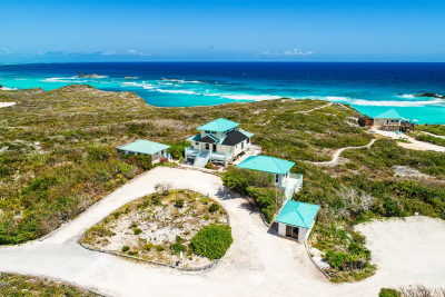 Reconnect in Paradise: Family & Friends Escape to Middle Caicos