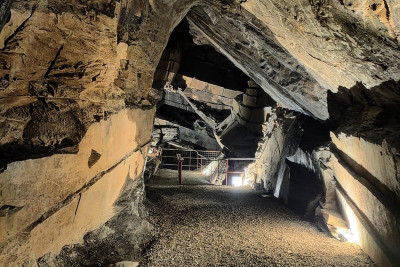 Romantic Quarry Visit & Toast