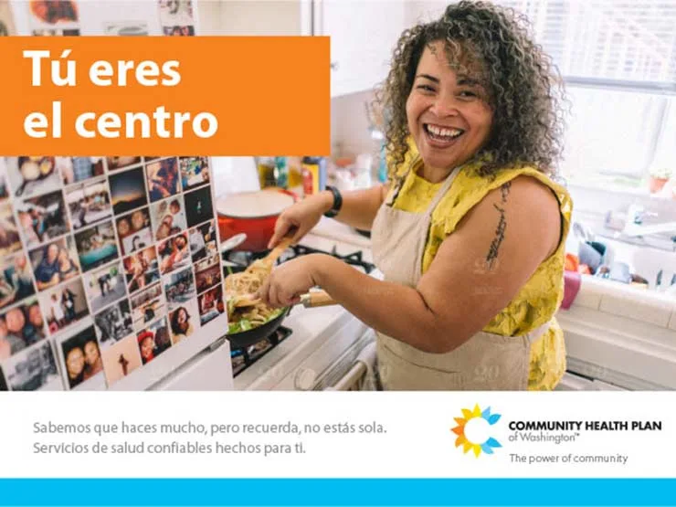 Woman in yellow shirt and apron cooking on stove and smiling with text in Spanish Tú eres el centro. And bottom text Sabemos que haces mucho, pero recuerda, no estás sola. Servicios de salud confiables hechos para ti. And Community Health Plan of Washington logo to the bottom right.