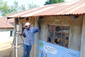 The Water Project: Eshiamboko Primary School -  Artisan Installing Gutter System