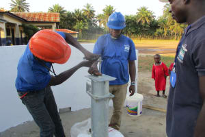 The Water Project: Lokomasama, Musiya, Nelson Mandela Secondary School -  Installing The Pump