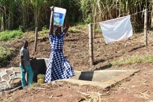 The Water Project: Khabondi Community, Wandati Spring -  Carrying