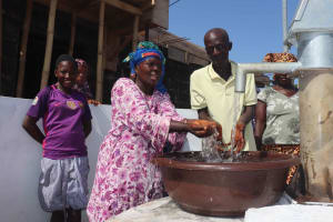  Community Members At Well