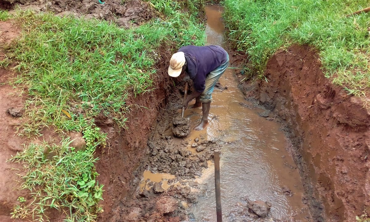 10 kenya4712 spring excavation
