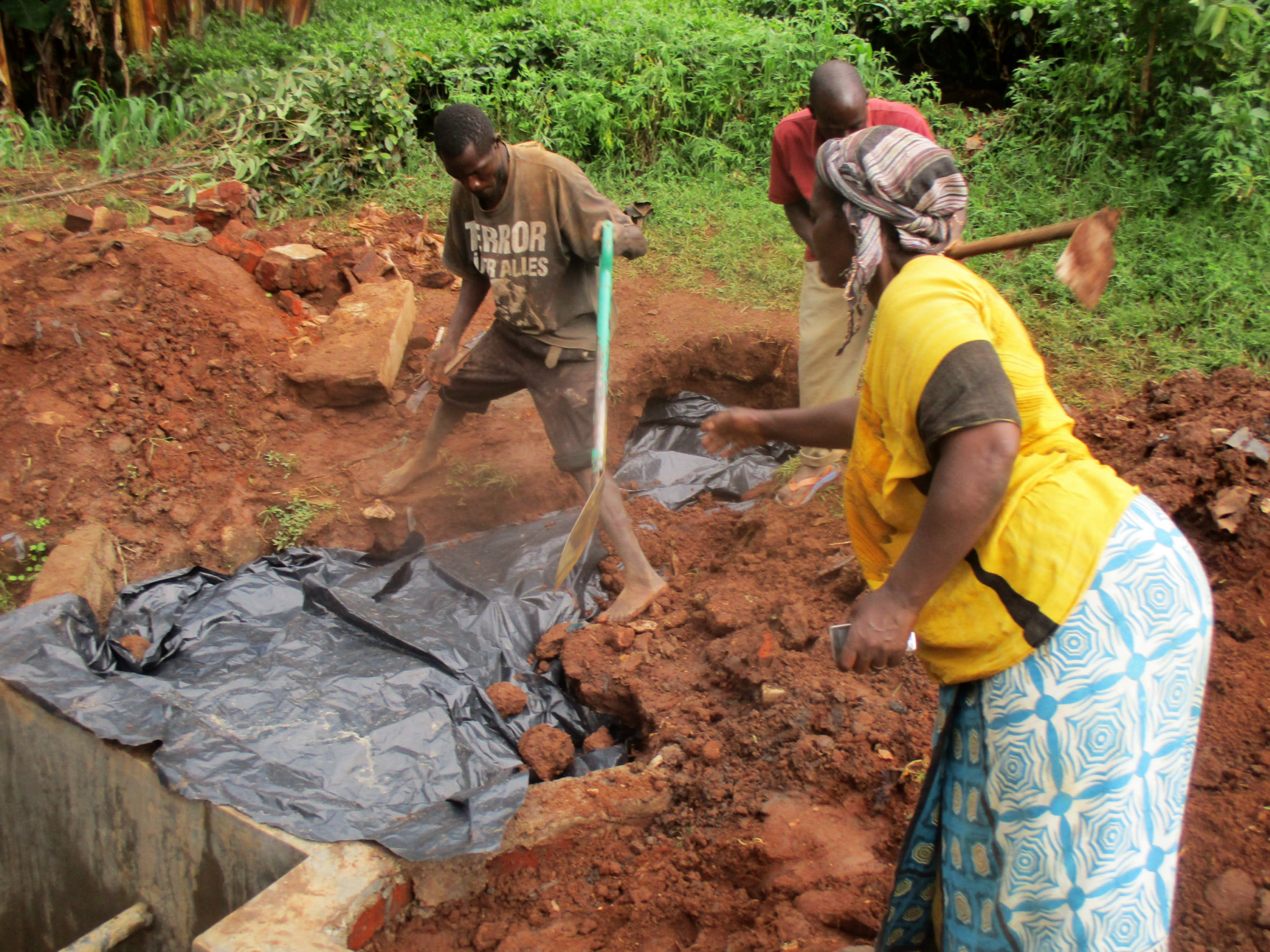 18 kenya4706 community members help backfill