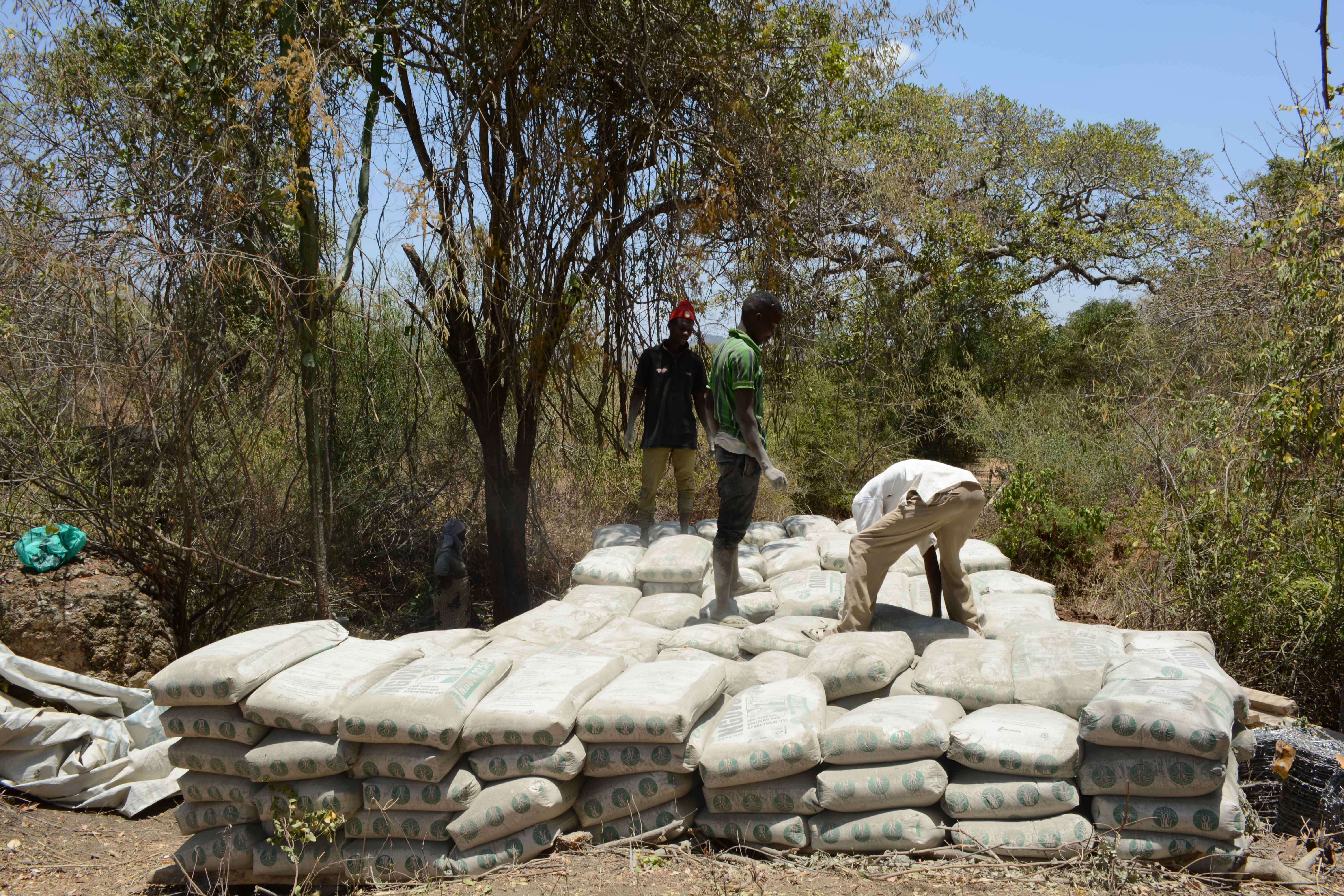 15 kenya4758 sand dam construction