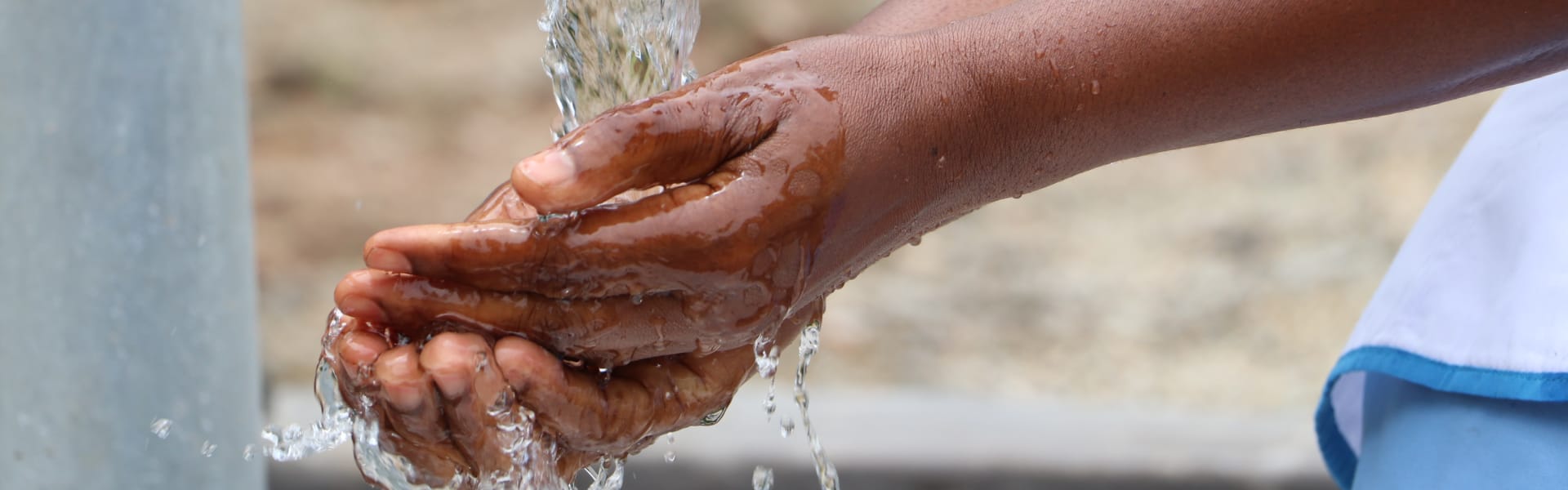 Clean Water Wells in Africa - Clean hands from safe water