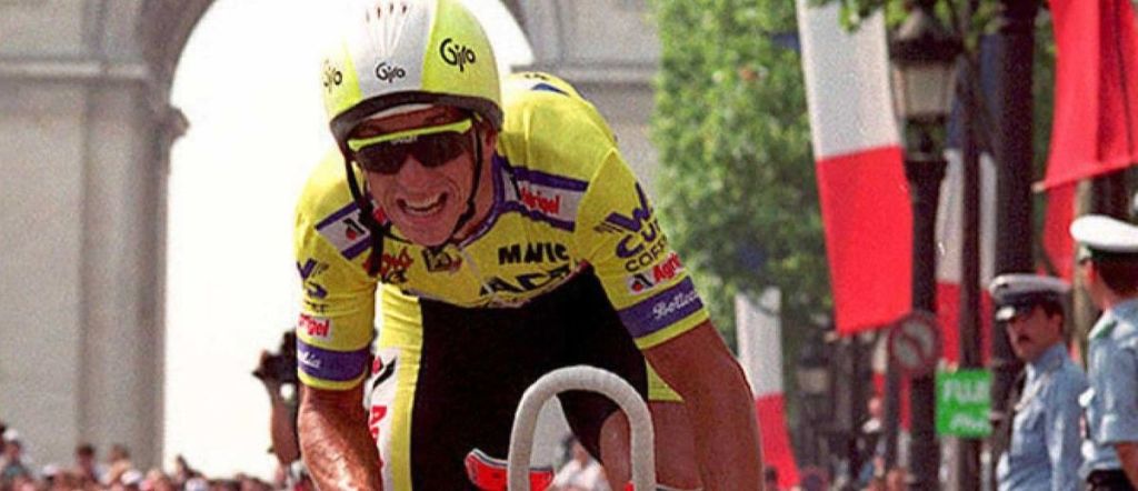 Greg Lemond in the final stage time trial of the 1989 Tour de France