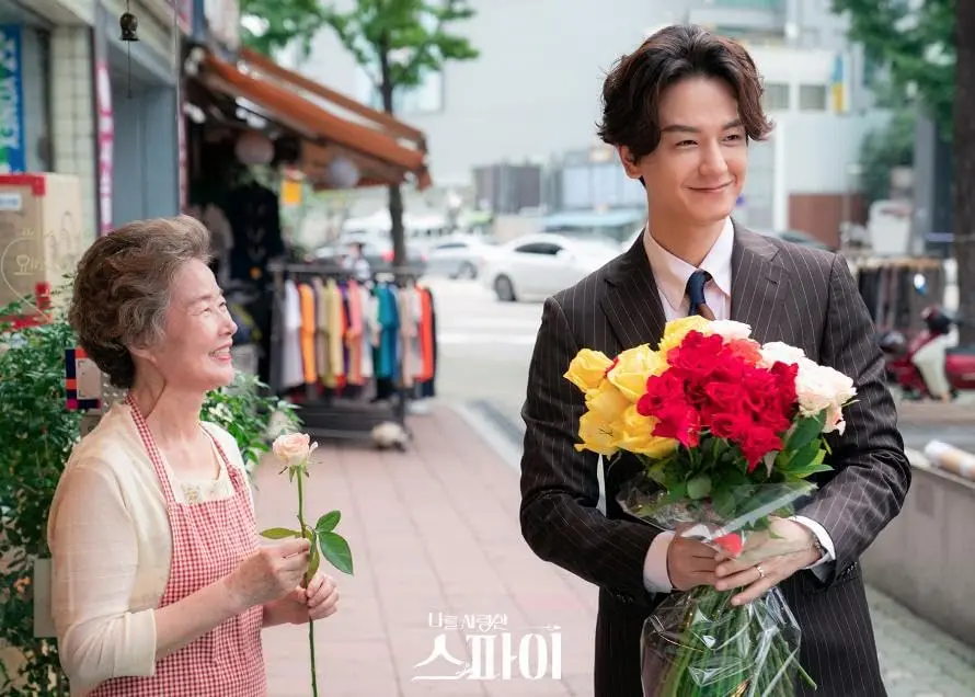 Derek Hyun buying flowers from a florist in The Spies Who Loved Me