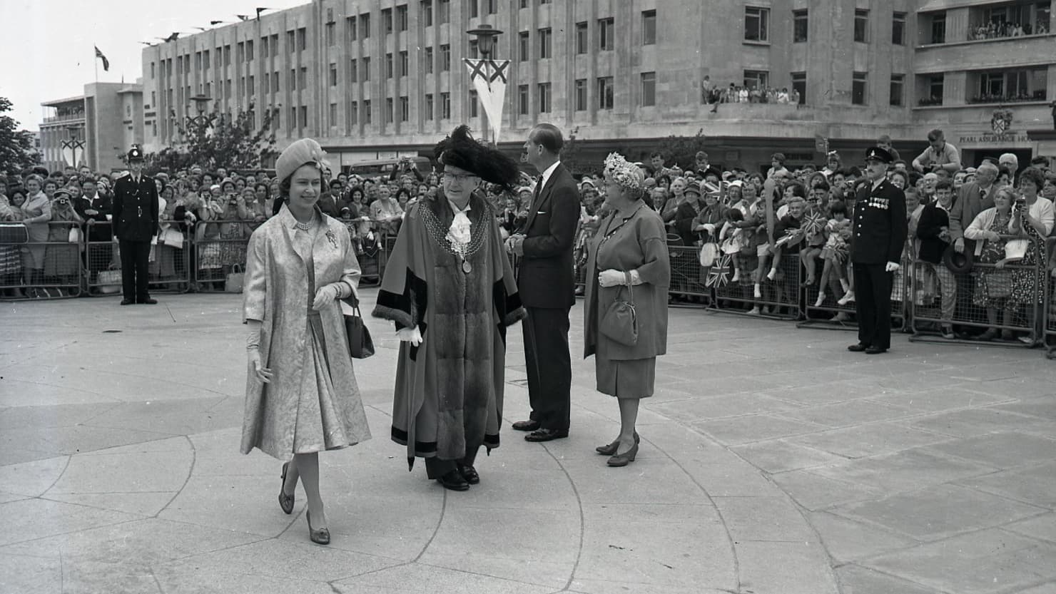 Queen Elizabeth and the Lord Mayor of Plymouth walk along Royal Parade towards the Civic Precinct on 27 July 1962 (Mirrorpix)
