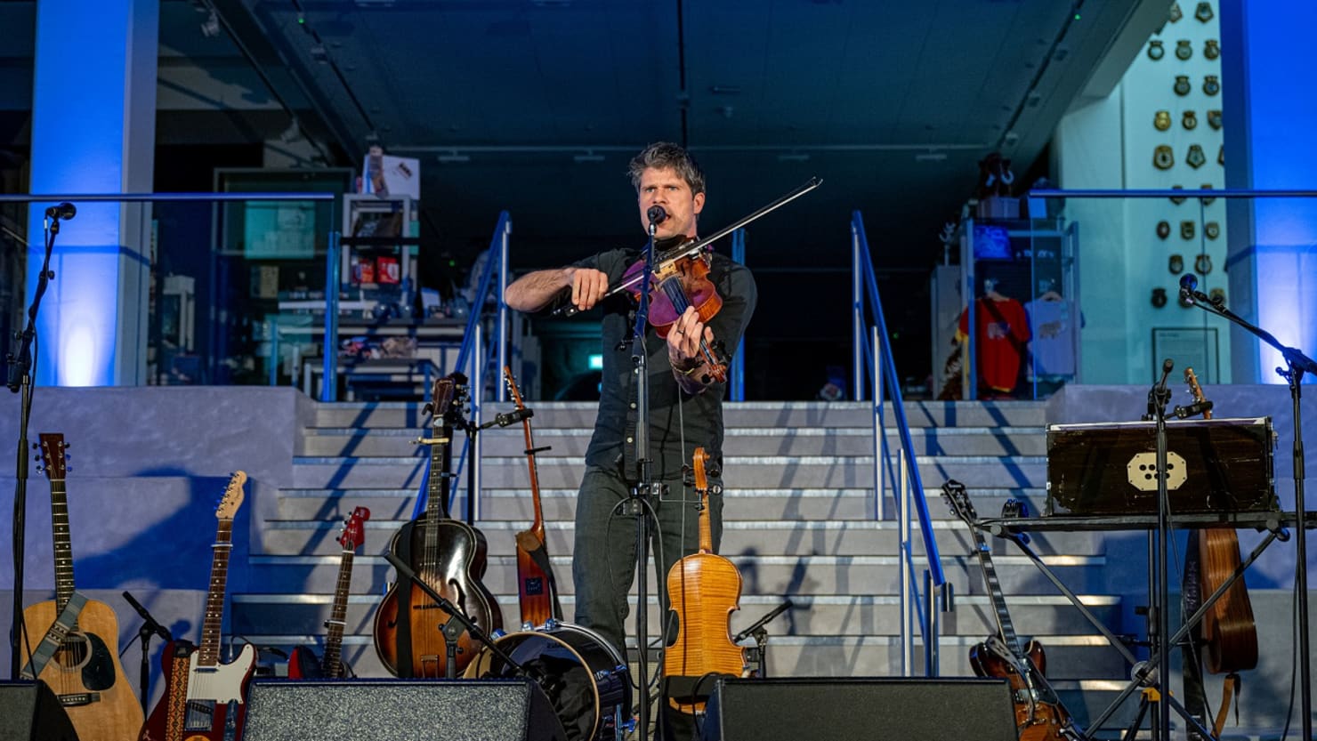 Seth Lakeman in concert at The Box, February 2022. Image by Greenbeanz.