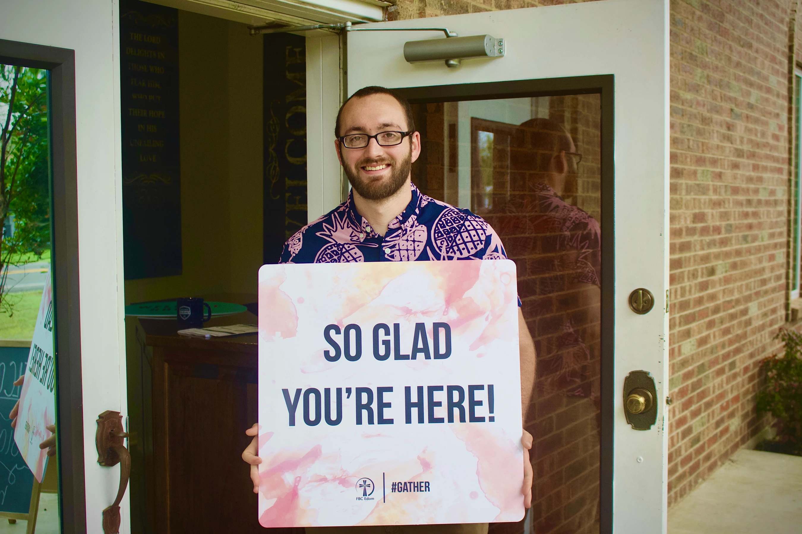 <span style="color:var(--primary-color-bg)">Come as you are!</span>