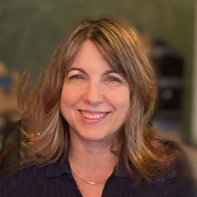 <span style="color:var(--secondary-color-bg)">Jenny Blais</span>