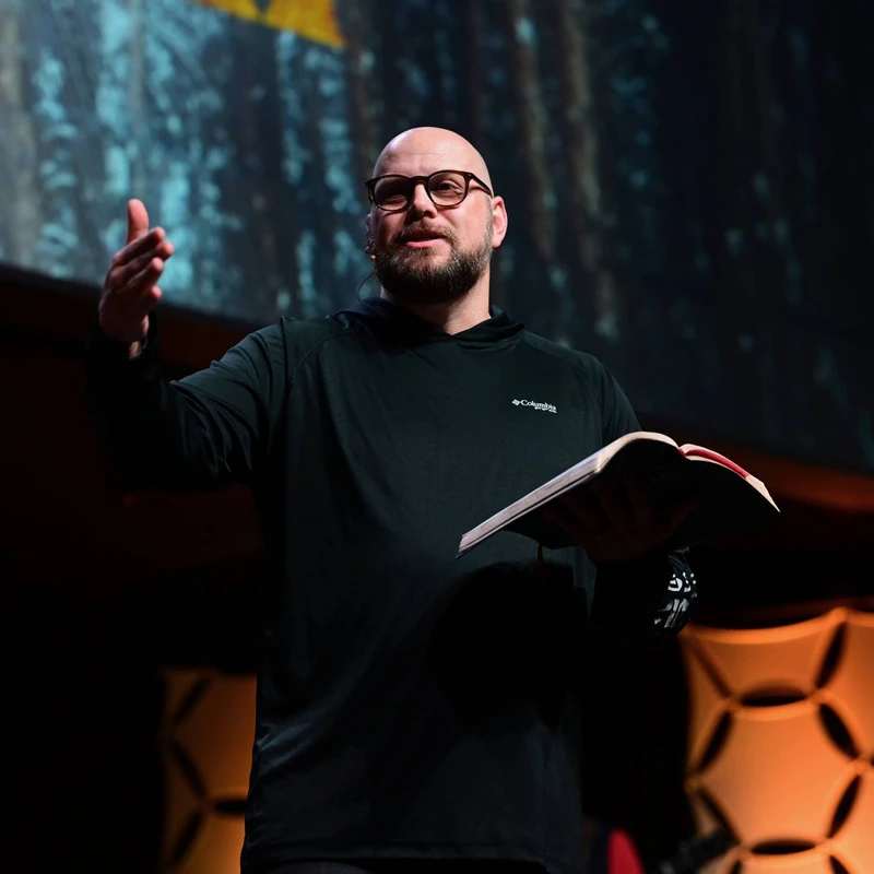 <span style="color:var(--primary-color-bg)">Helping People</span>