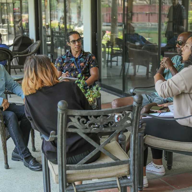 <span style="color:var(--secondary-color-bg)">U-Groups</span>