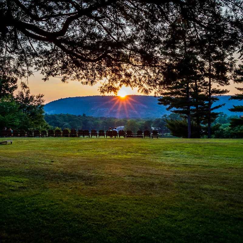 Where Adventure<br><i><span style="color:var(--secondary-color-bg)">and Rest Meet</span></i>