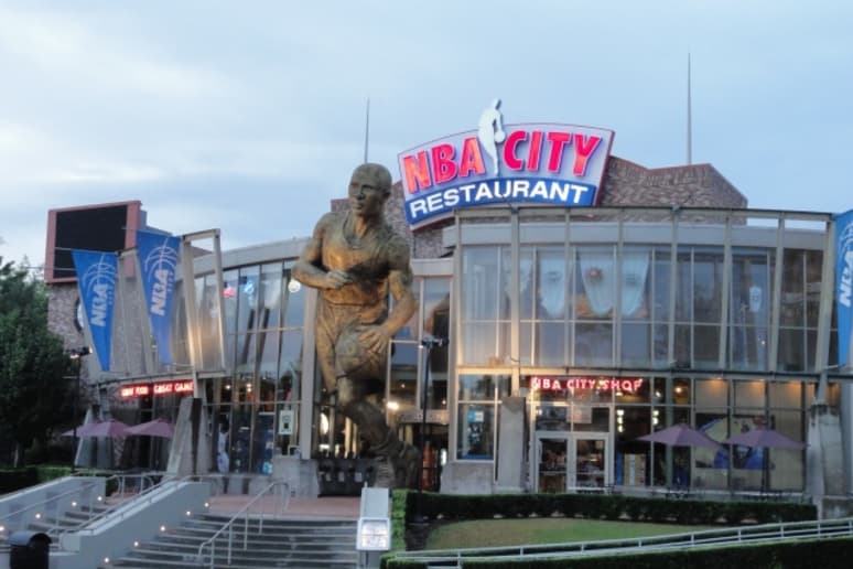 20 SportsThemed Restaurants