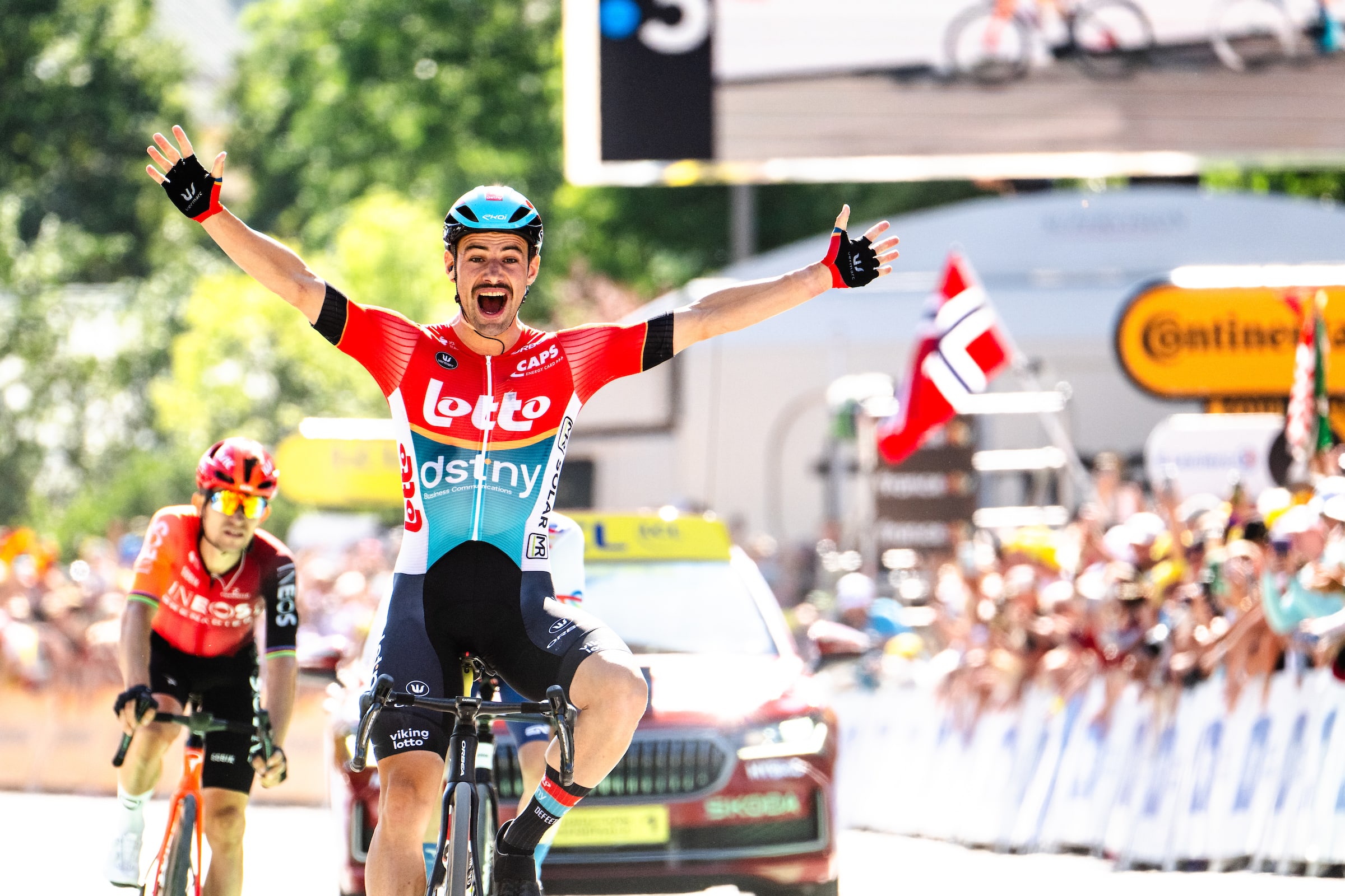 Victor Wins Stage 18