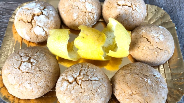 Biscotti morbidi con succo e scorza di limone