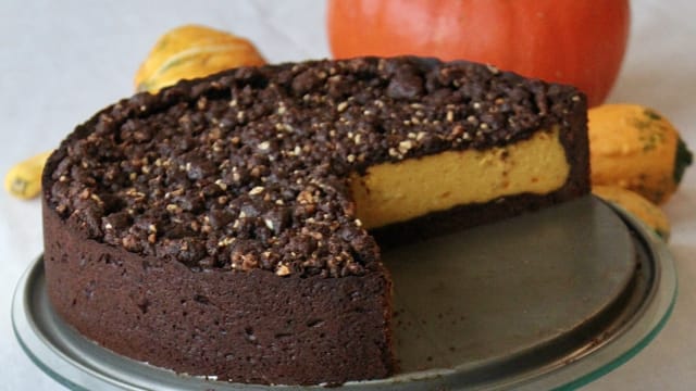 Cheesecake alla ricotta e crema di zucca con frolla e streusel al cacao
