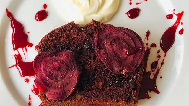 Plumcake dolce al cacao, noci e barbabietola rossa