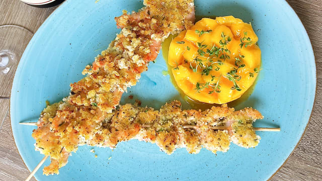 Riesling Auslese e spiedini di gamberi con insalata di mango leggermente piccante