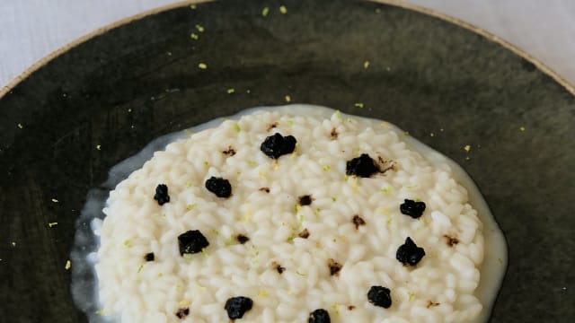 Risotto cacio e pepe con pepe Tiger indiano affumicato