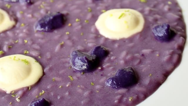 Risotto con cavolo cappuccio viola, mini-bavaresi al Parmigiano Reggiano e sentori di lime