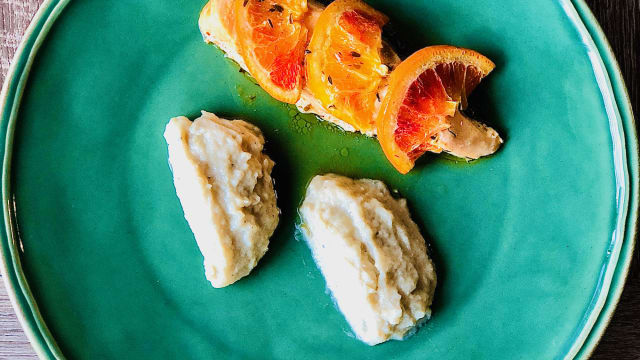 Tranci di salmone all'arancia al cartoccio e purè di topinambur