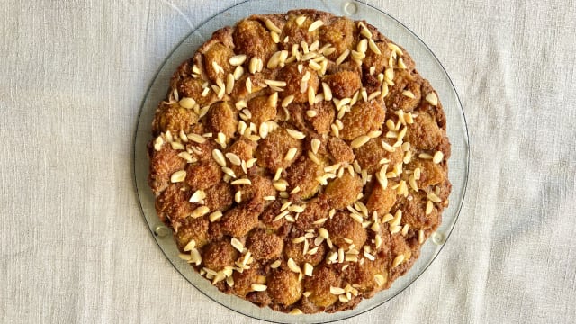 Torta leggera alle prugne e mandorle senza zuccheri raffinati e senza uova