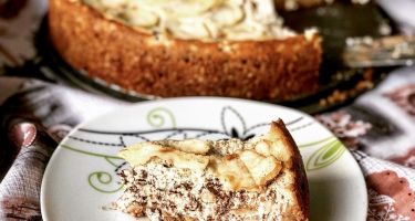 Cheesecake alle mele e scaglie di cioccolato fondente