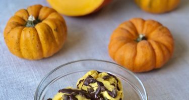 Gelato alla zucca con semi di zucca caramellati