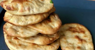 Pane naan all'olio al coriandolo