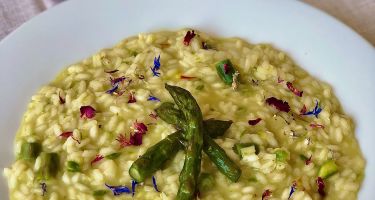 Risotto agli asparagi, zafferano e acqua di rose