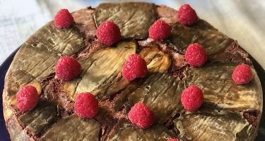 Torta al cioccolato fondente, melanzane caramellate, lamponi di Ernst Knam