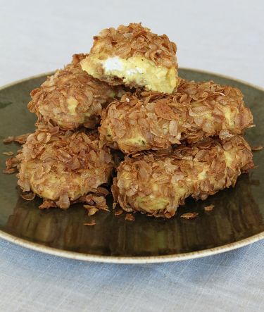 Crocchette di patate al forno con cuore caldo di ricotta e zest di limone