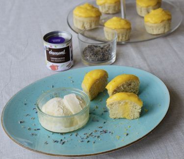 Cupcake al limone con lemon curd e gelato alla lavanda e miele