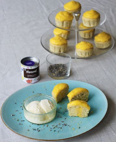 Cupcake al limone con lemon curd e gelato alla lavanda e miele - panoramica