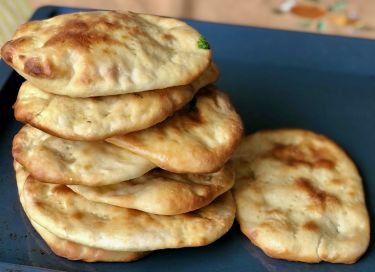 Pane naan all'olio al coriandolo