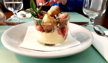 Ristorante Pescheria Monaco di Baviera - creme brulee e crumble con fragole fresche