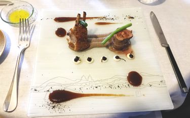 Ristorante Il Duomo Ragusa Ibla - agnello siciliano in crosta di mandorla, salsa di coriandolo e capperi in agrodolce