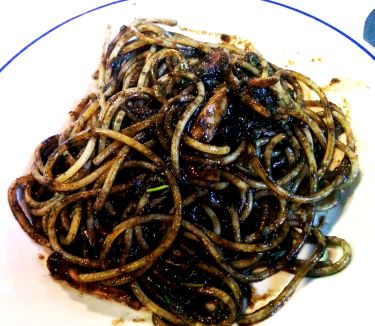 Ristorante La cambusa del Capitano Acitrezza - spaghettoni al nero di seppia