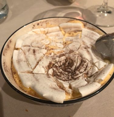 Ristorante Tocco D'oro a Comiso - Meringa, crema spumosa di zabaione, gelato al caffè, cake al cioccolato e caffè