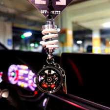 street style shock-absorbing wheel hub keychain - aluminum alloy car accessory