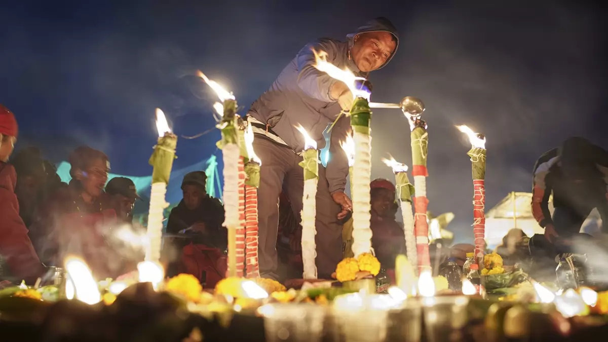  People Celebrate Bala Chaturdashi Festival