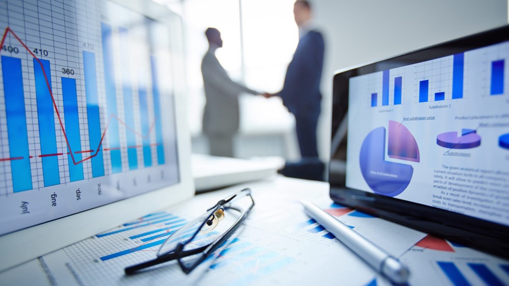 Investment Banking Pitch Decks 101 — What the hell are they?