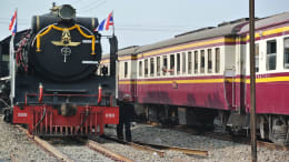 Bangkok: Train and train station 